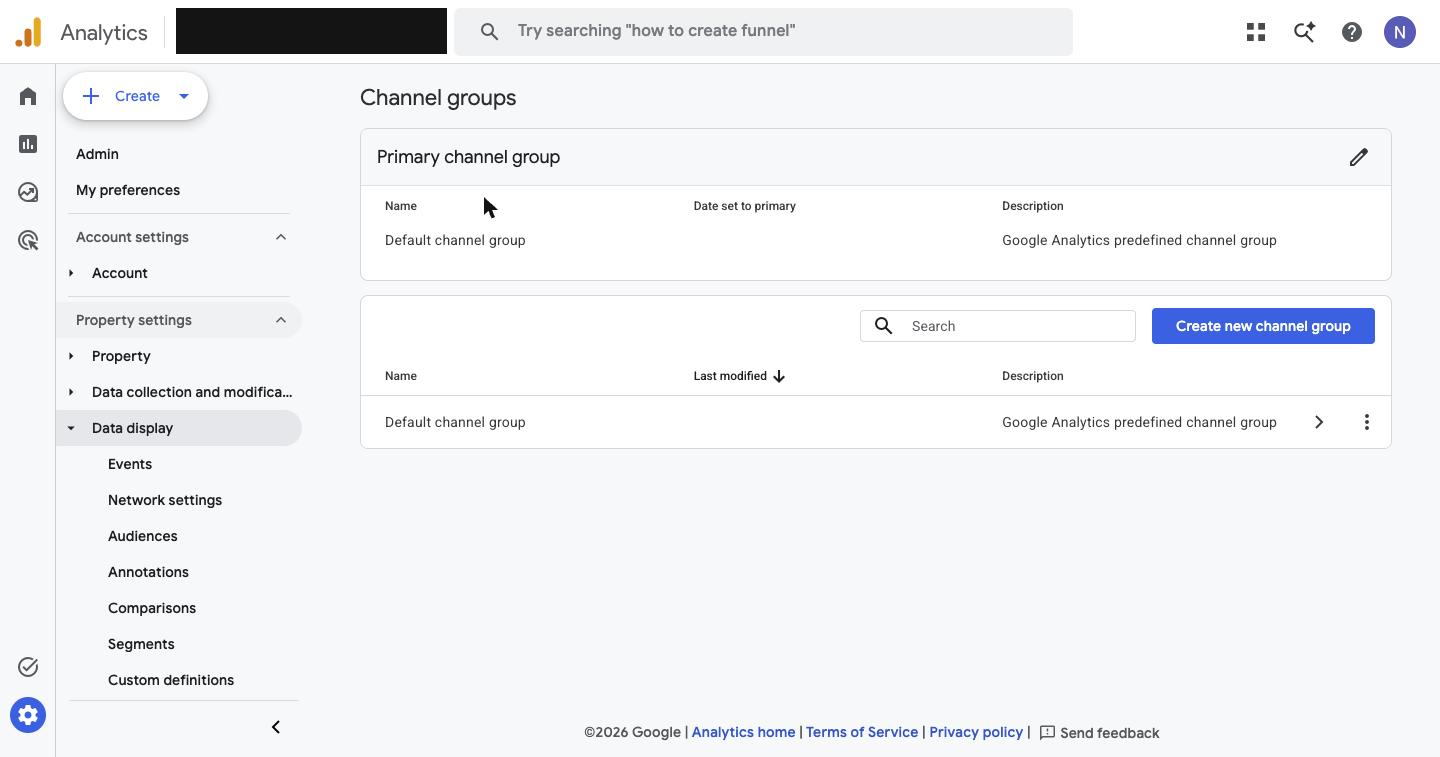 Sekcja Grupy kanałów w Google Analytics 4 z przyciskiem Utwórz nową grupę kanałów